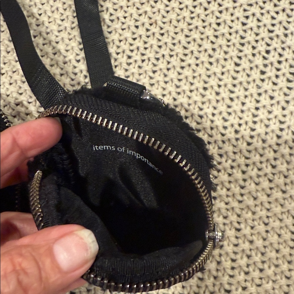 NEW LULULEMON MODULAR PHONE CROSSBODY FLEECE BLACK ONE SIZE - Picture 9 of 10